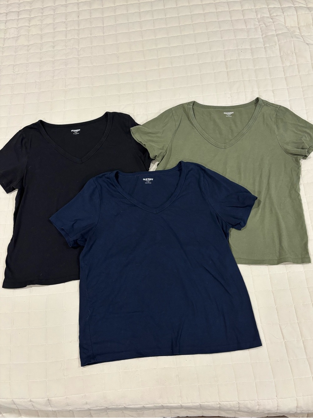 Old Navy Everywear Women V-Neck T-Shirt Bundle-3 Medium Black, Navy Blue, Green